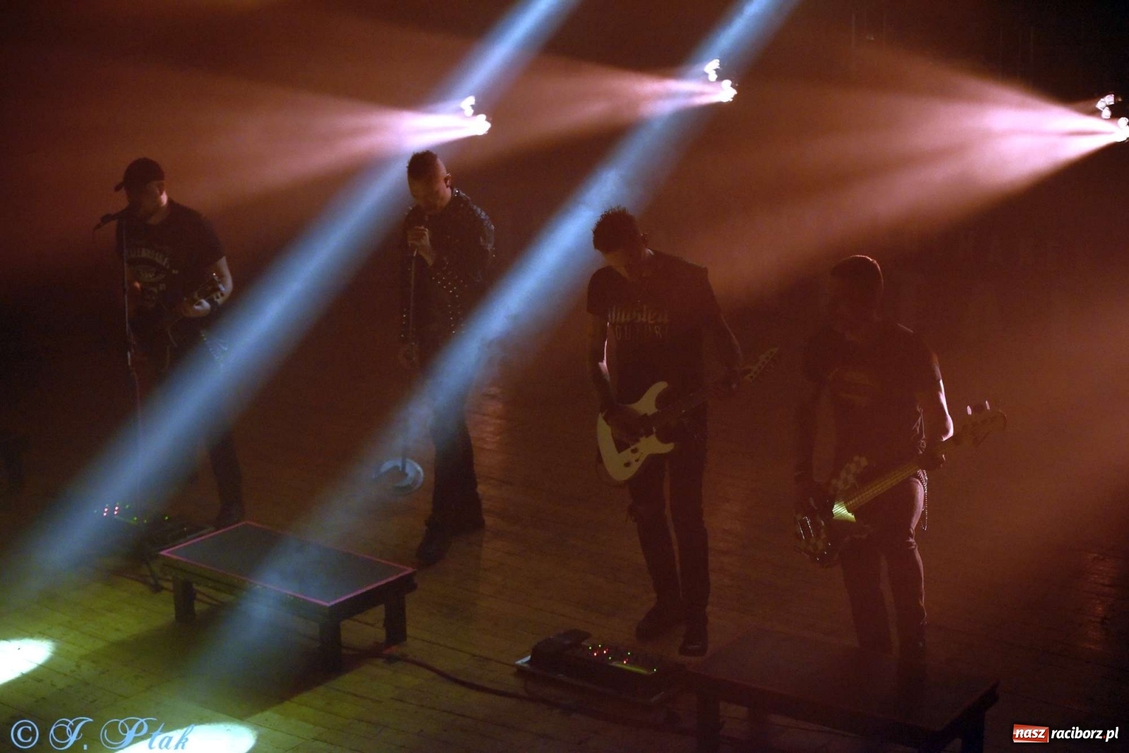 Zdjęcie w galerii na portalu naszraciborz.pl: NOCNY KOCHANEK w Raciborzu. Mocne brzmienie na deskach RCK wiadomości z regionu