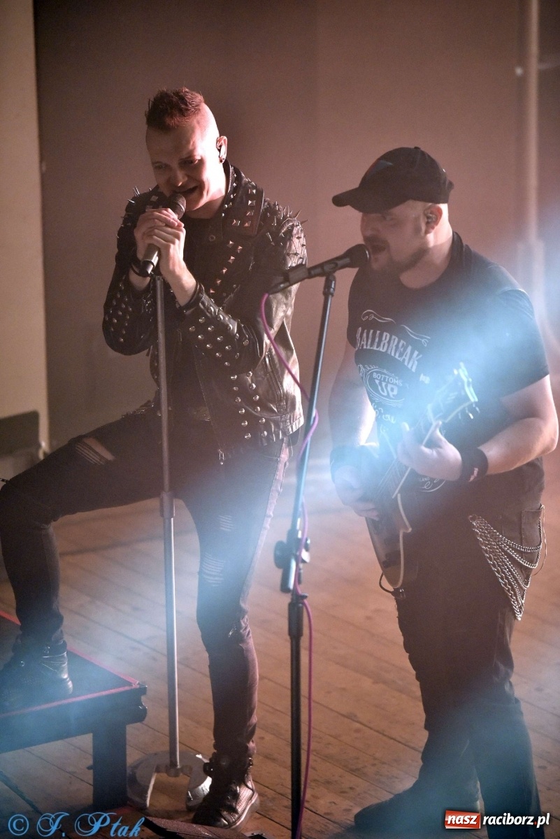 Zdjęcie w galerii na portalu naszraciborz.pl: NOCNY KOCHANEK w Raciborzu. Mocne brzmienie na deskach RCK wiadomości z regionu