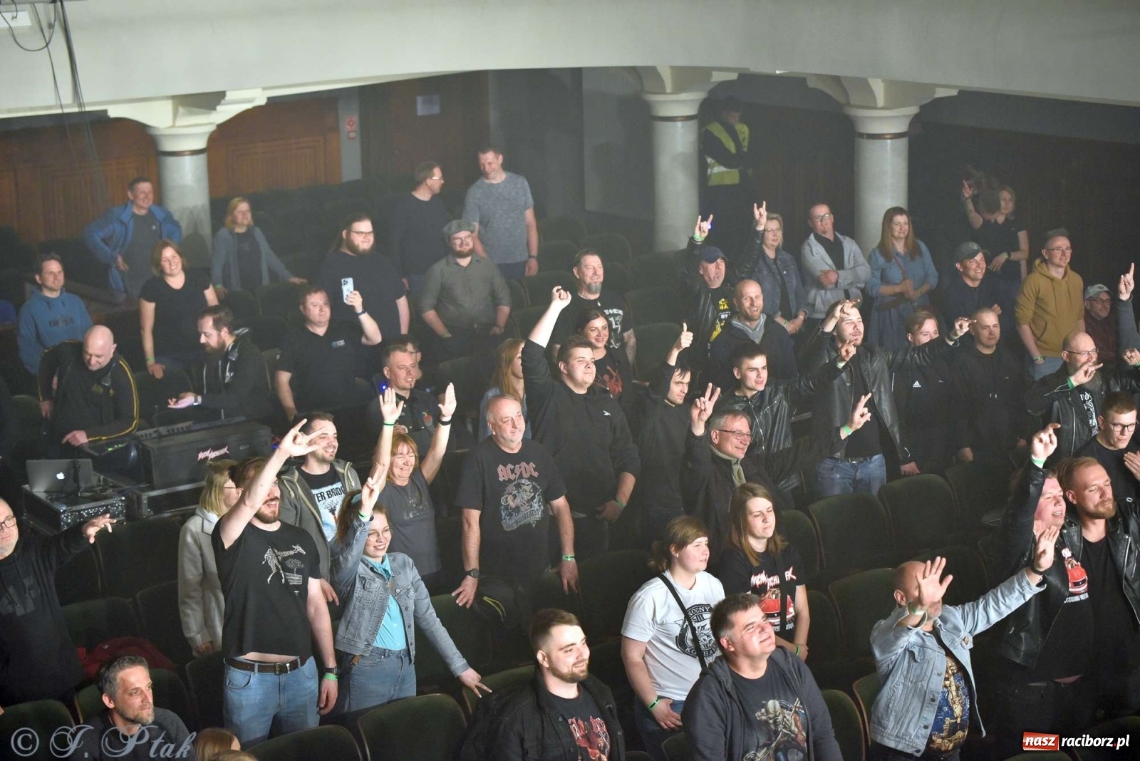 Zdjęcie w galerii na portalu naszraciborz.pl: NOCNY KOCHANEK w Raciborzu. Mocne brzmienie na deskach RCK wiadomości z regionu