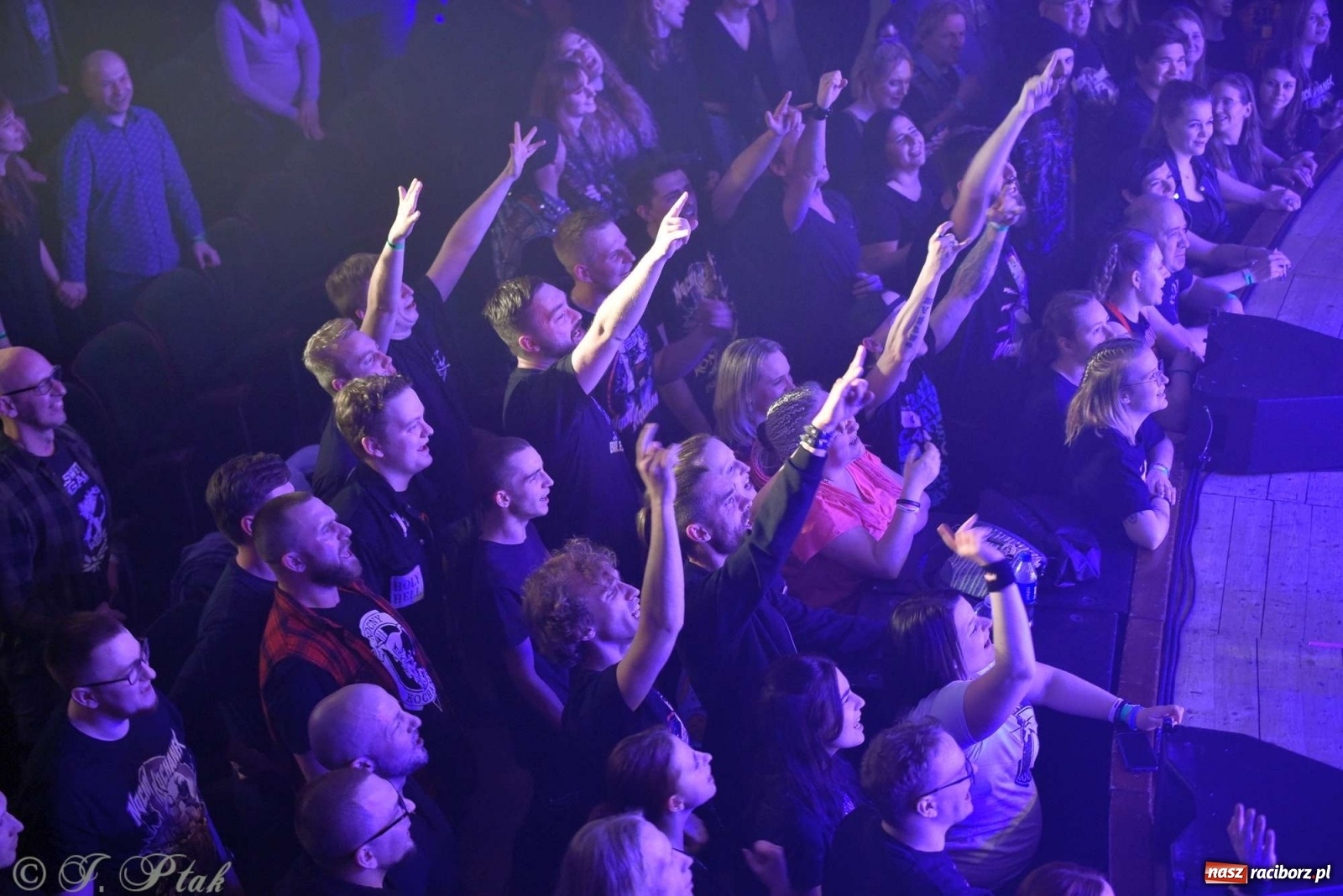 Zdjęcie w galerii na portalu naszraciborz.pl: NOCNY KOCHANEK w Raciborzu. Mocne brzmienie na deskach RCK wiadomości z regionu