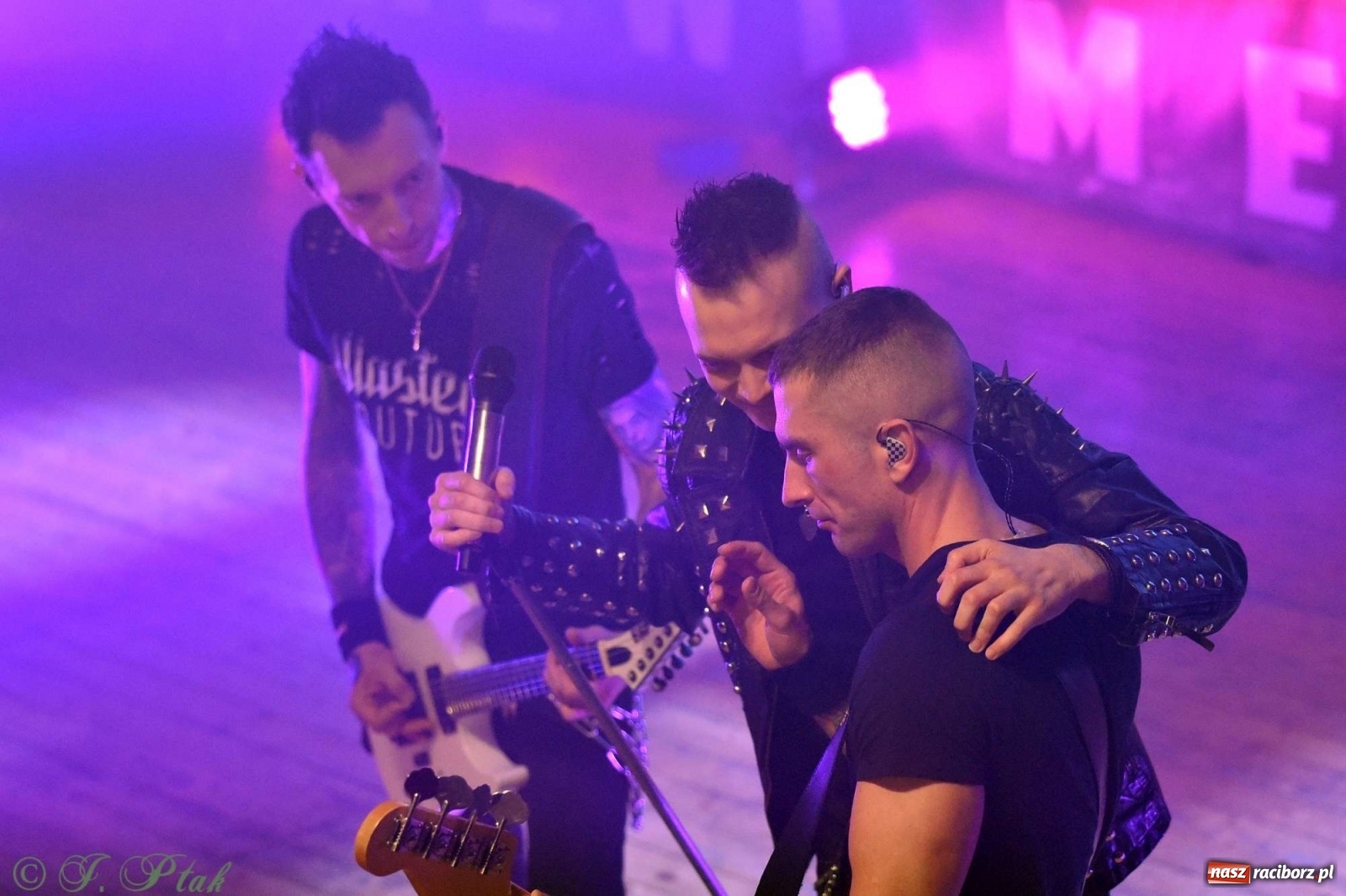 Zdjęcie w galerii na portalu naszraciborz.pl: NOCNY KOCHANEK w Raciborzu. Mocne brzmienie na deskach RCK wiadomości z regionu