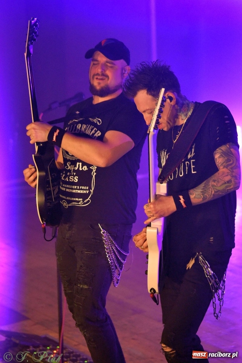 Zdjęcie w galerii na portalu naszraciborz.pl: NOCNY KOCHANEK w Raciborzu. Mocne brzmienie na deskach RCK wiadomości z regionu