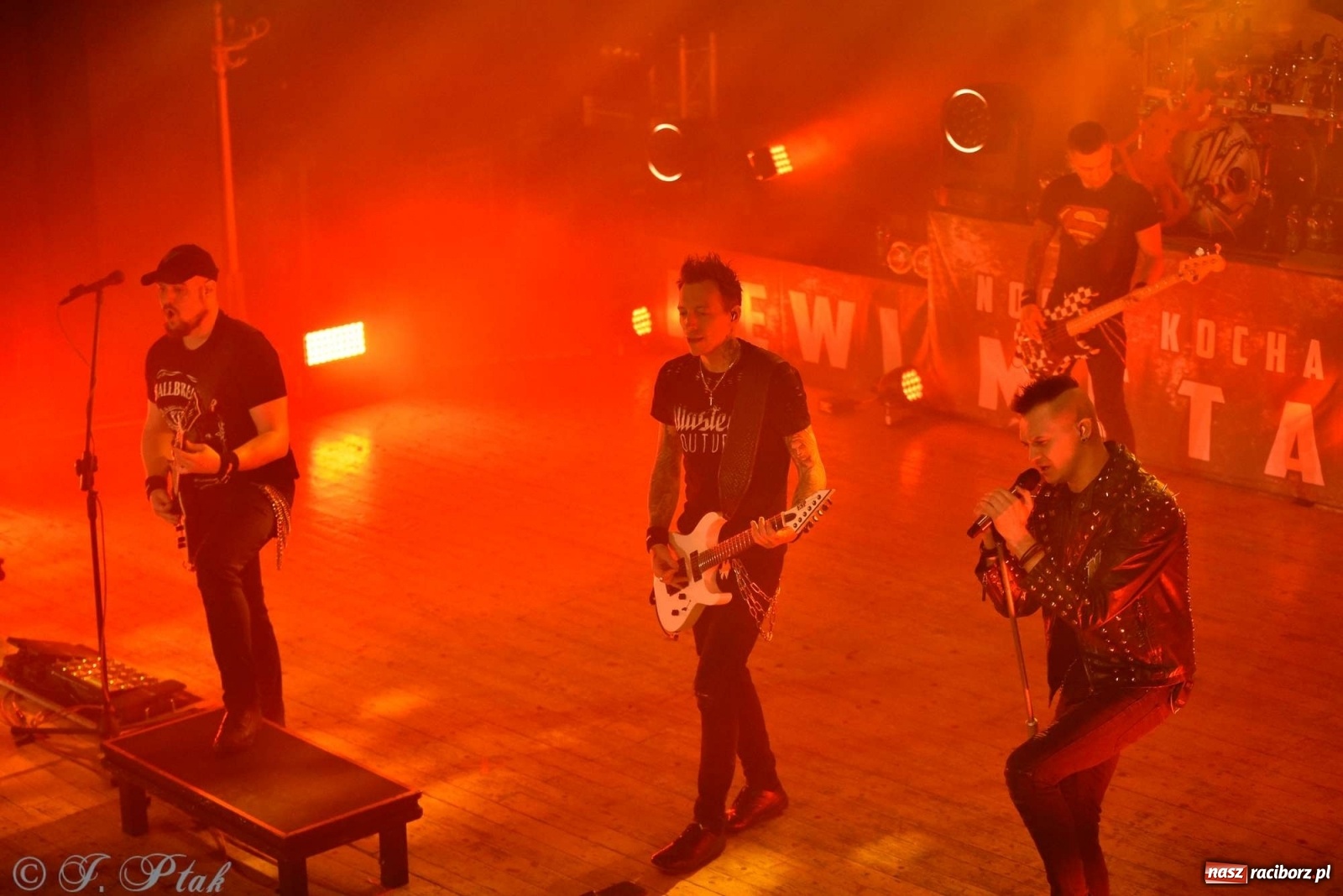 Zdjęcie w galerii na portalu naszraciborz.pl: NOCNY KOCHANEK w Raciborzu. Mocne brzmienie na deskach RCK wiadomości z regionu