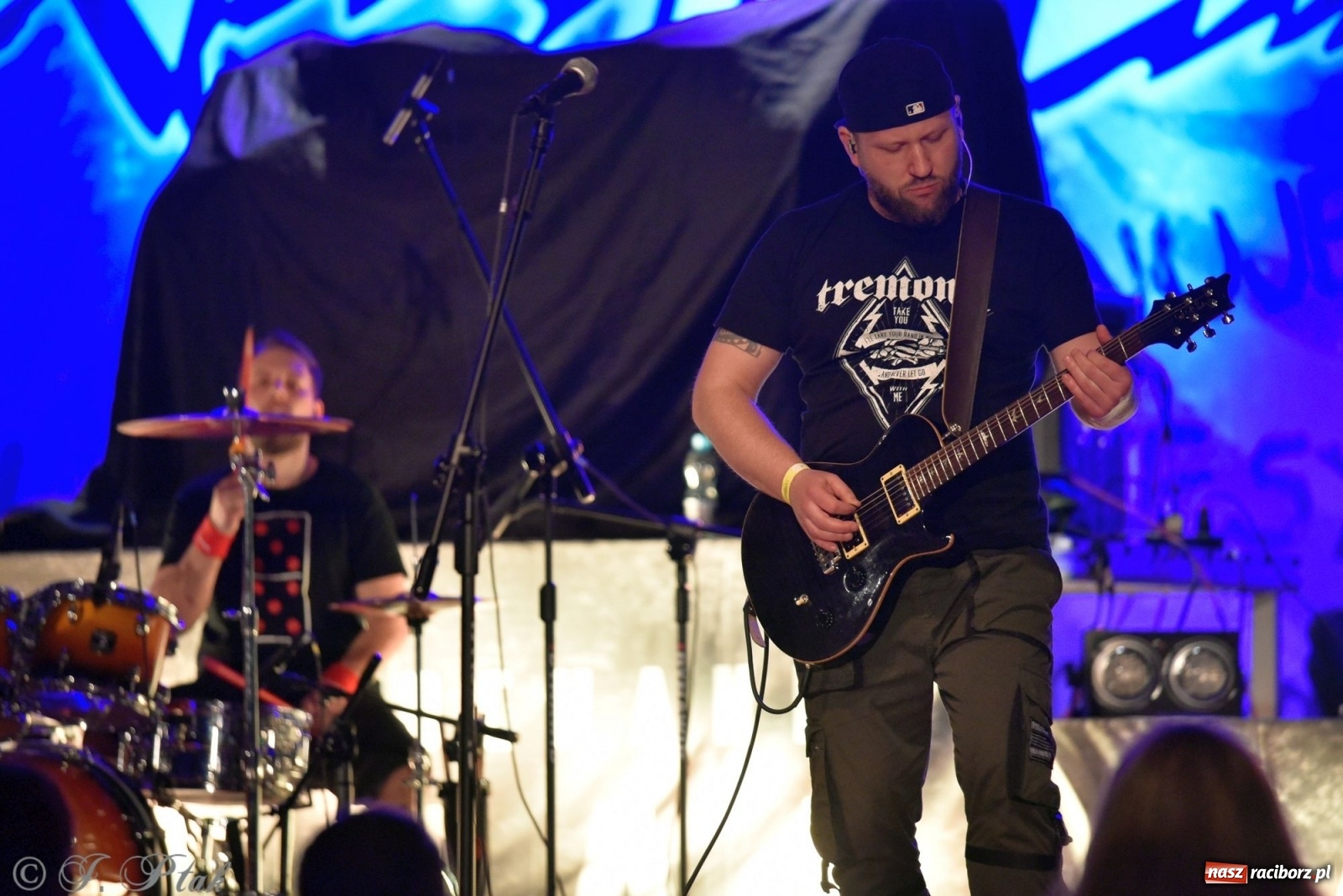 Zdjęcie w galerii na portalu naszraciborz.pl: Krzycz, kiedy trzeba. Batna na scenie RCK wiadomości z regionu