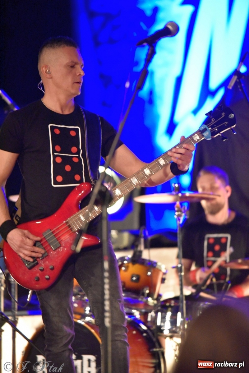 Zdjęcie w galerii na portalu naszraciborz.pl: Krzycz, kiedy trzeba. Batna na scenie RCK wiadomości z regionu