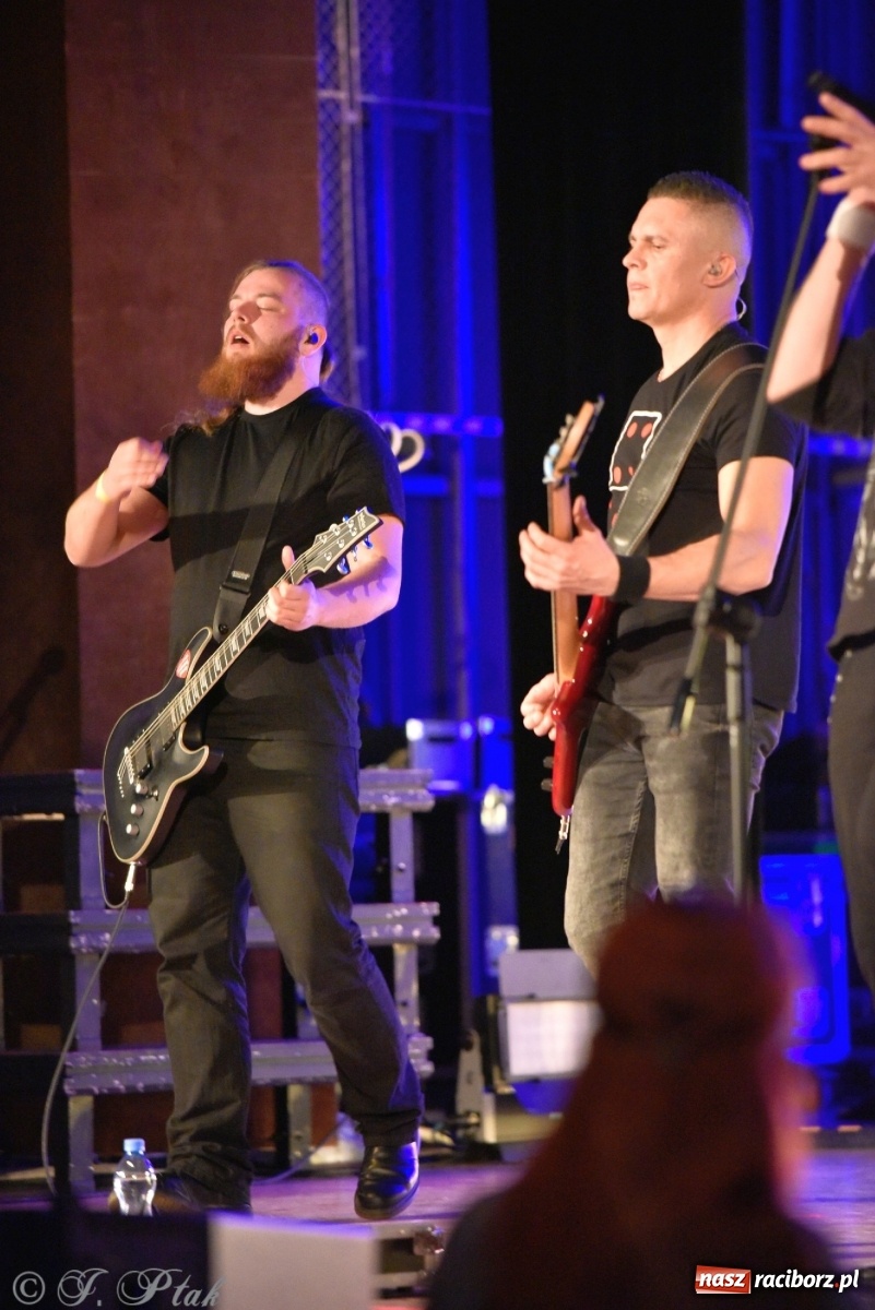 Zdjęcie w galerii na portalu naszraciborz.pl: Krzycz, kiedy trzeba. Batna na scenie RCK wiadomości z regionu
