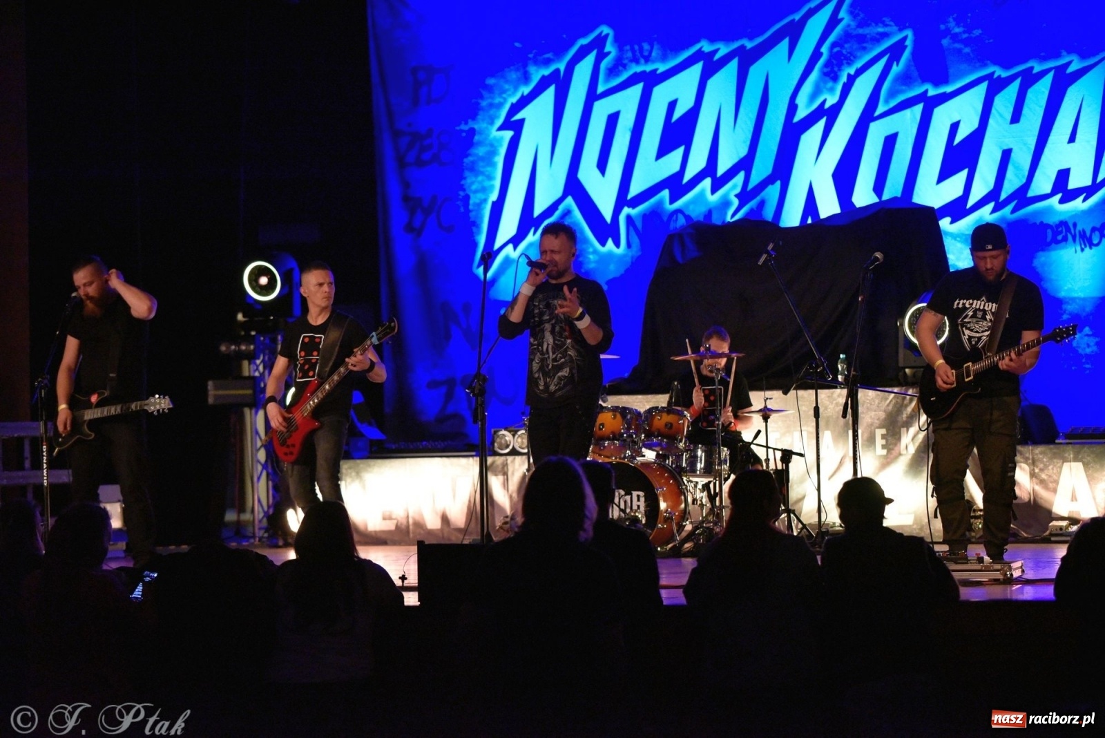 Zdjęcie w galerii na portalu naszraciborz.pl: Krzycz, kiedy trzeba. Batna na scenie RCK wiadomości z regionu