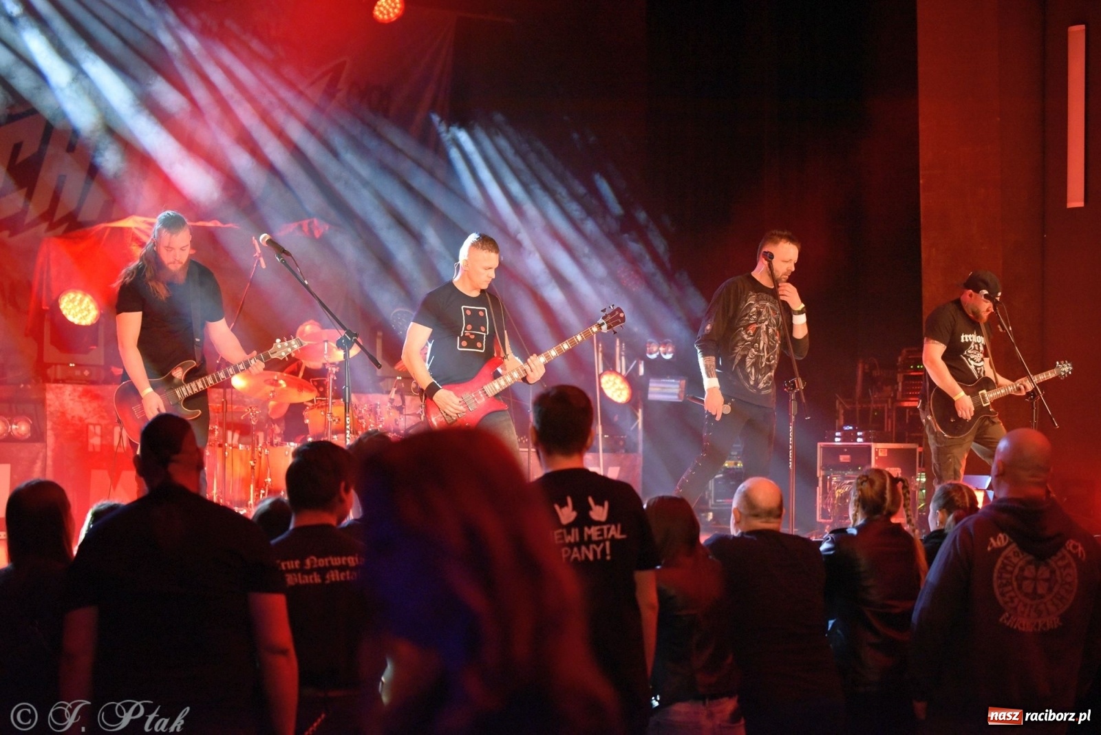 Zdjęcie w galerii na portalu naszraciborz.pl: Krzycz, kiedy trzeba. Batna na scenie RCK wiadomości z regionu