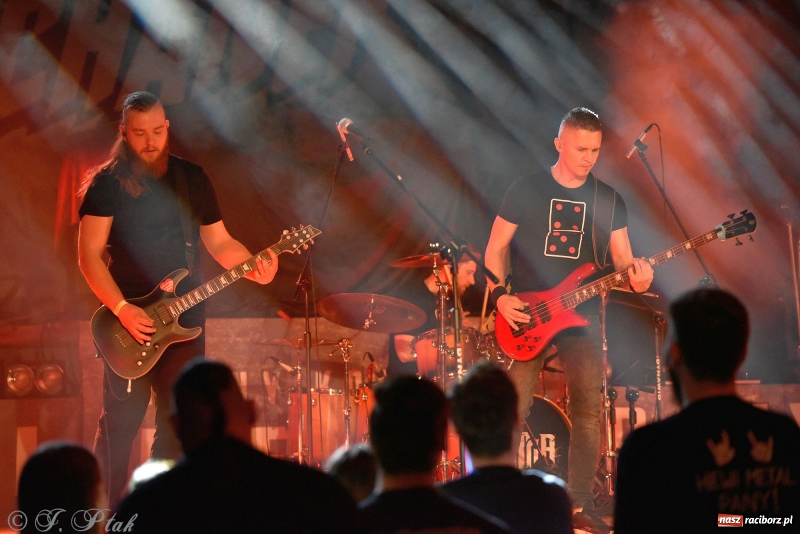 Zdjęcie w galerii na portalu naszraciborz.pl: Krzycz, kiedy trzeba. Batna na scenie RCK wiadomości z regionu