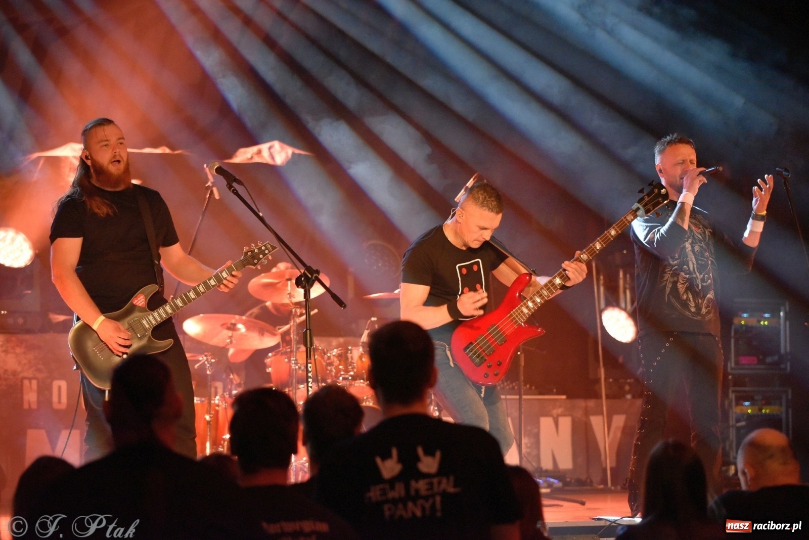 Zdjęcie w galerii na portalu naszraciborz.pl: Krzycz, kiedy trzeba. Batna na scenie RCK wiadomości z regionu