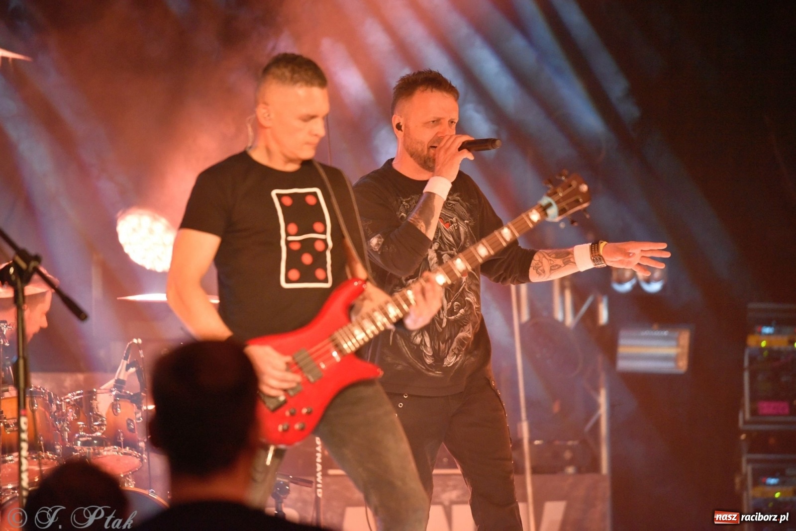 Zdjęcie w galerii na portalu naszraciborz.pl: Krzycz, kiedy trzeba. Batna na scenie RCK wiadomości z regionu