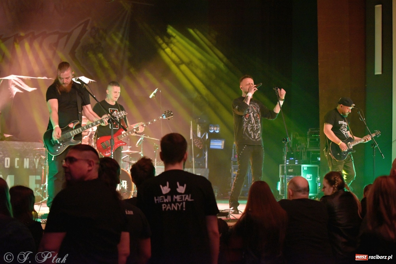 Zdjęcie w galerii na portalu naszraciborz.pl: Krzycz, kiedy trzeba. Batna na scenie RCK wiadomości z regionu