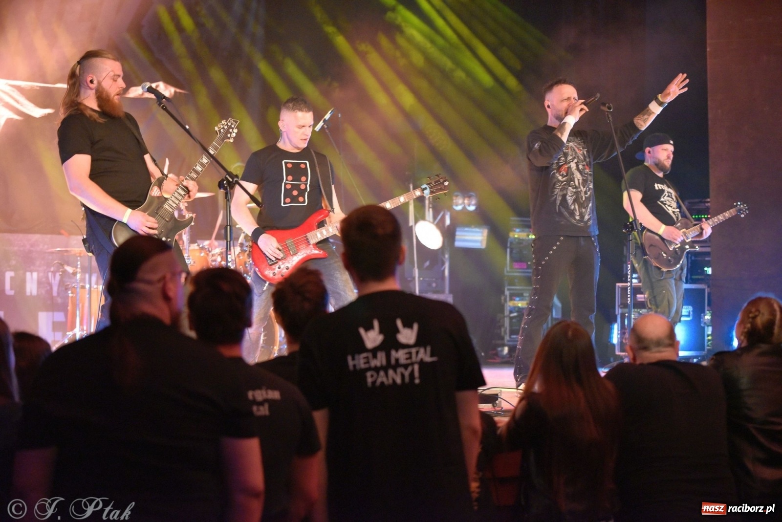 Zdjęcie w galerii na portalu naszraciborz.pl: Krzycz, kiedy trzeba. Batna na scenie RCK wiadomości z regionu