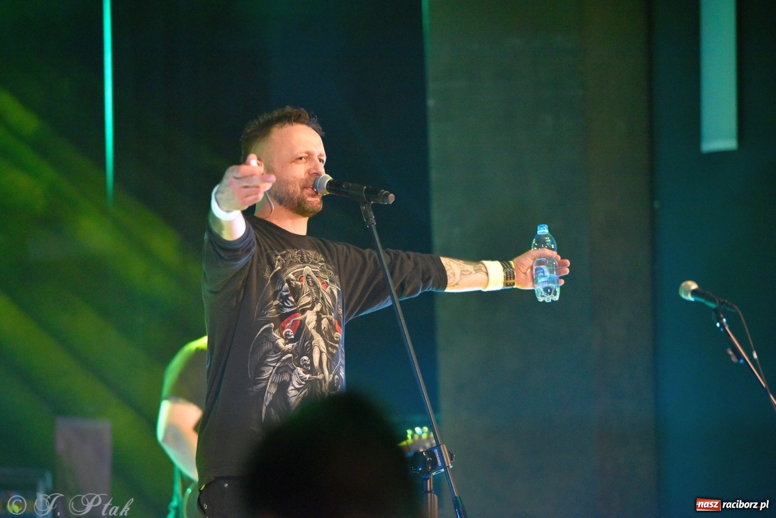 Zdjęcie w galerii na portalu naszraciborz.pl: Krzycz, kiedy trzeba. Batna na scenie RCK wiadomości z regionu