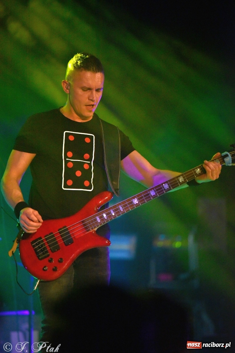 Zdjęcie w galerii na portalu naszraciborz.pl: Krzycz, kiedy trzeba. Batna na scenie RCK wiadomości z regionu