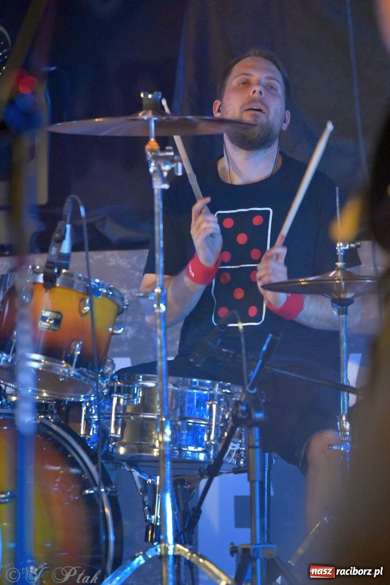 Zdjęcie w galerii na portalu naszraciborz.pl: Krzycz, kiedy trzeba. Batna na scenie RCK wiadomości z regionu