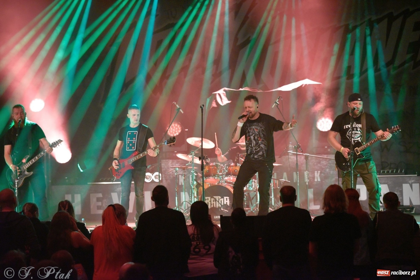 Zdjęcie w galerii na portalu naszraciborz.pl: Krzycz, kiedy trzeba. Batna na scenie RCK wiadomości z regionu