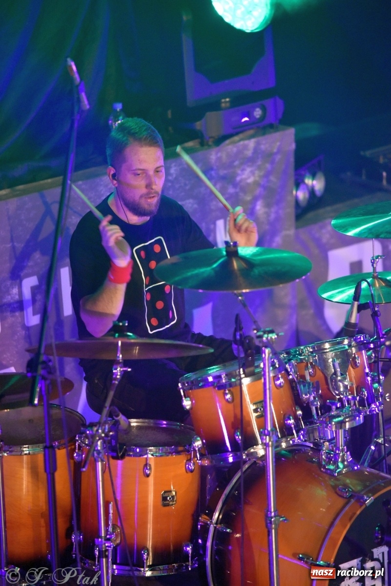 Zdjęcie w galerii na portalu naszraciborz.pl: Krzycz, kiedy trzeba. Batna na scenie RCK wiadomości z regionu