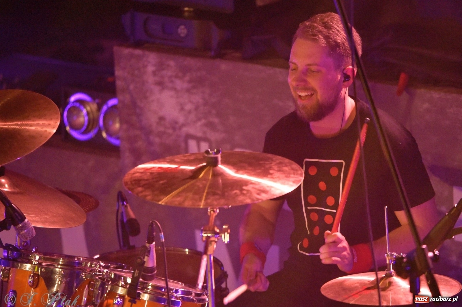 Zdjęcie w galerii na portalu naszraciborz.pl: Krzycz, kiedy trzeba. Batna na scenie RCK wiadomości z regionu