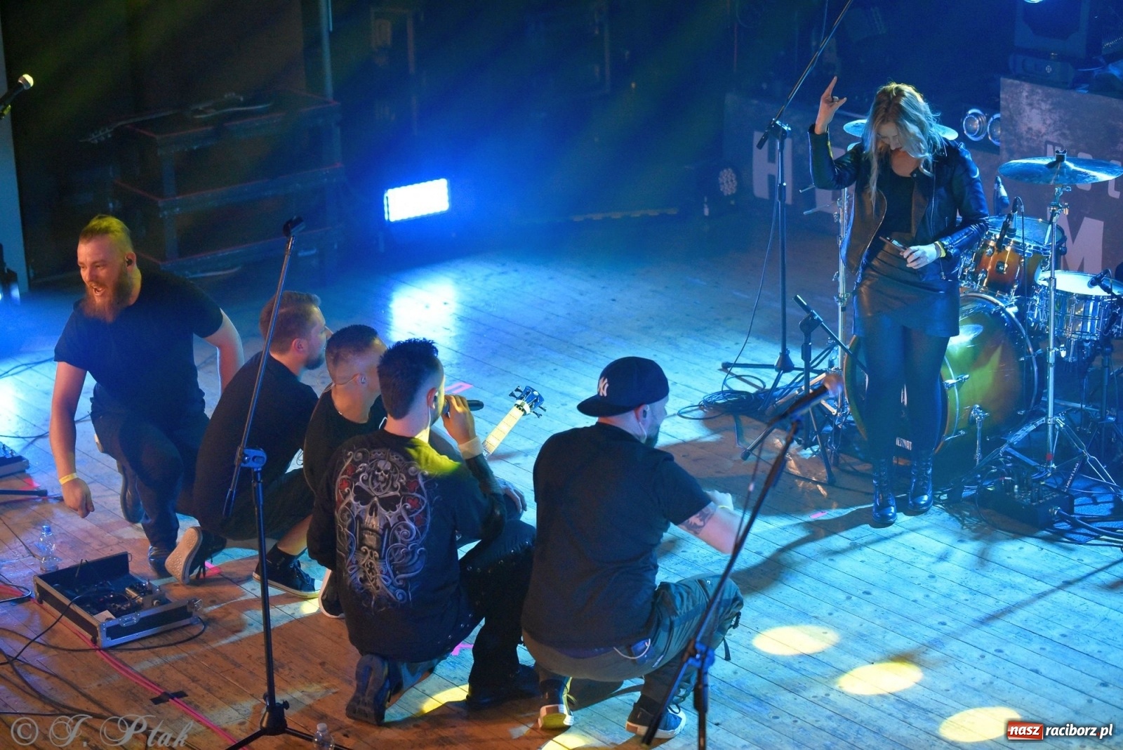 Zdjęcie w galerii na portalu naszraciborz.pl: Krzycz, kiedy trzeba. Batna na scenie RCK wiadomości z regionu