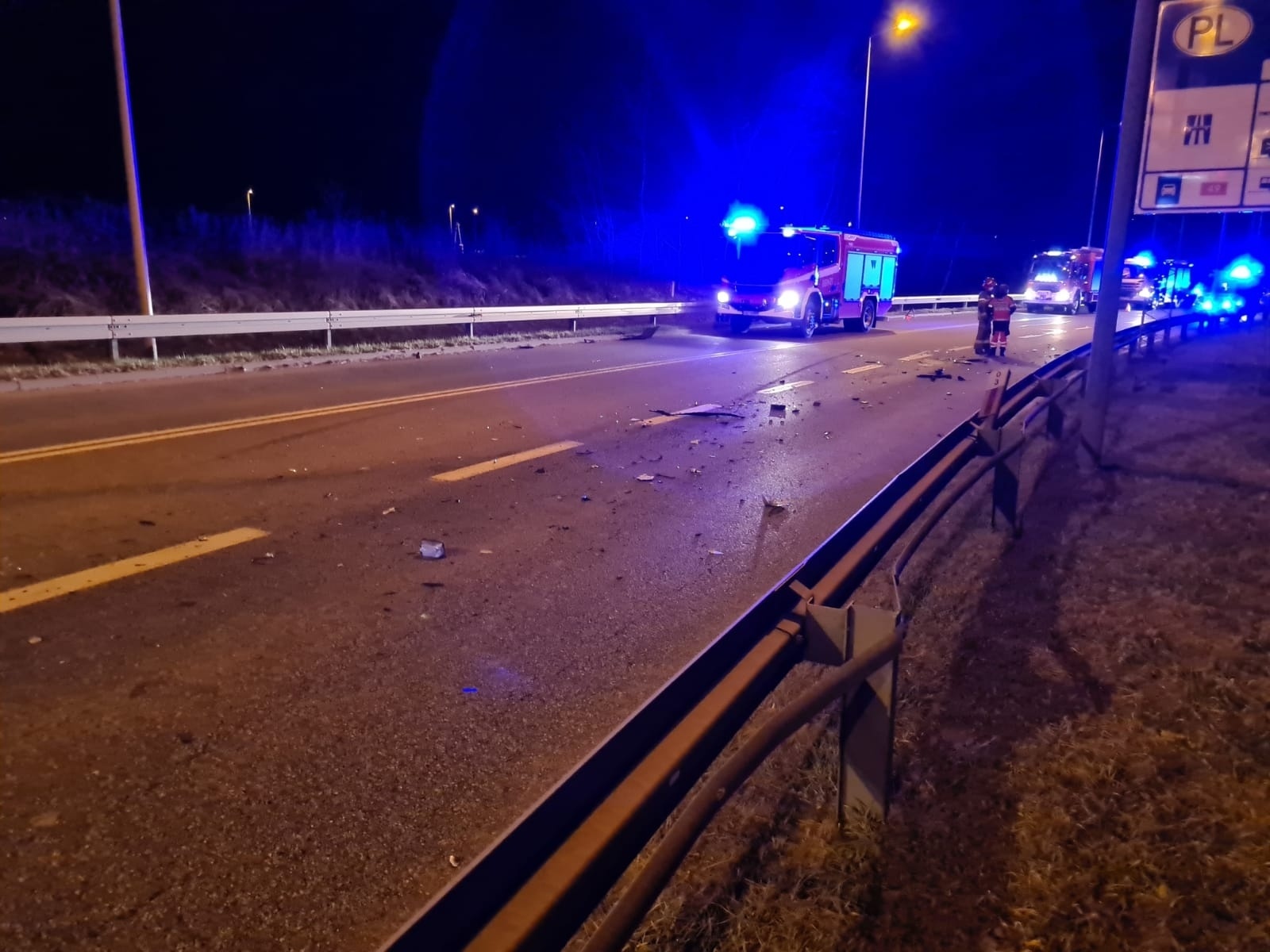 Zdjęcie w galerii na portalu naszraciborz.pl: Zderzenie tuż przed granicą - kierowca zbiegł. Akcja w Chałupkach wiadomości z regionu