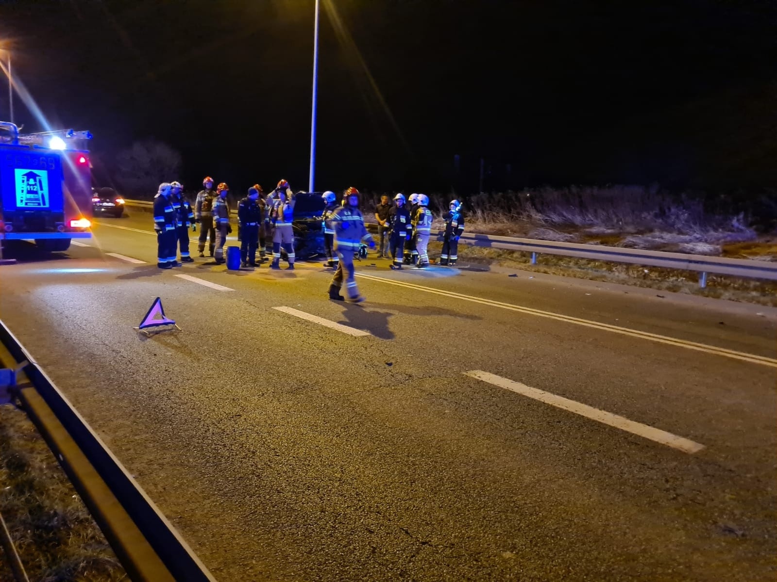 Zdjęcie w galerii na portalu naszraciborz.pl: Zderzenie tuż przed granicą - kierowca zbiegł. Akcja w Chałupkach wiadomości z regionu