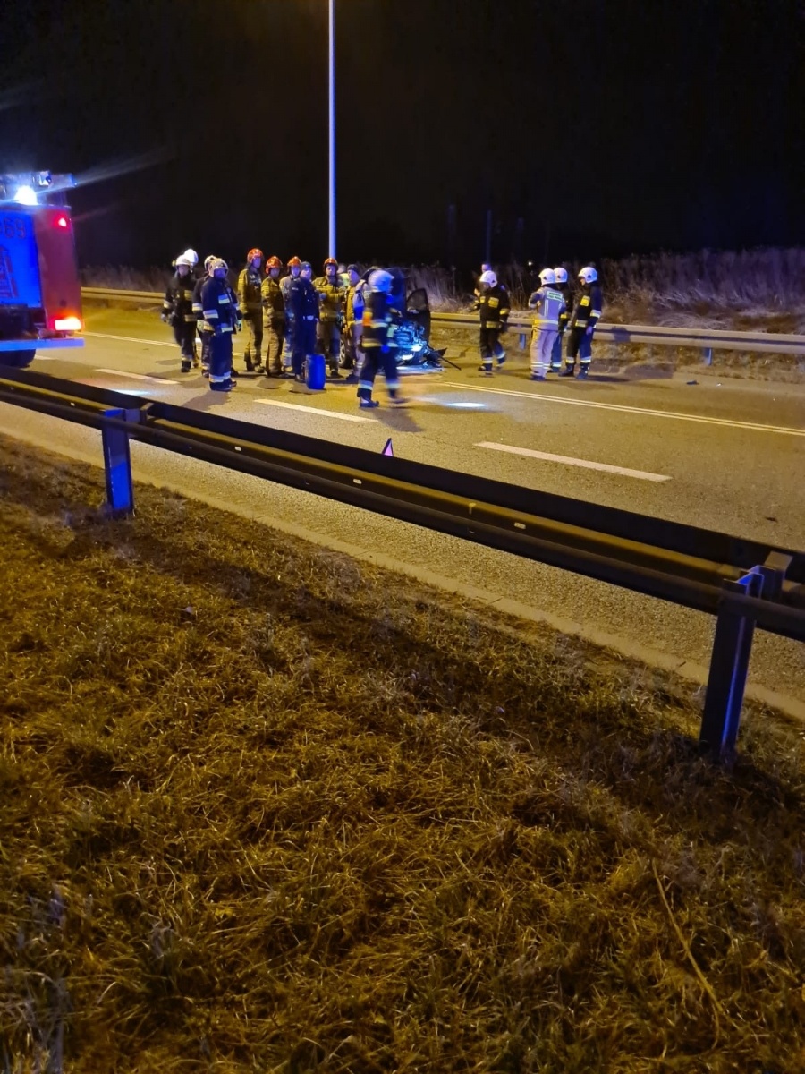 Zdjęcie w galerii na portalu naszraciborz.pl: Zderzenie tuż przed granicą - kierowca zbiegł. Akcja w Chałupkach wiadomości z regionu