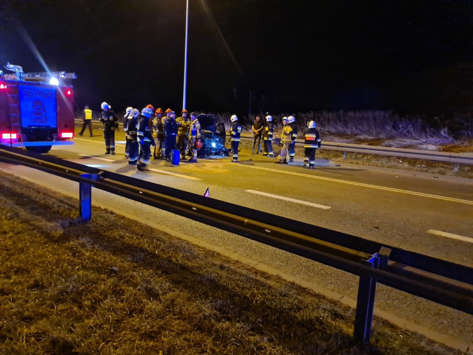 Zdjęcie w galerii na portalu naszraciborz.pl: Zderzenie tuż przed granicą - kierowca zbiegł. Akcja w Chałupkach wiadomości z regionu