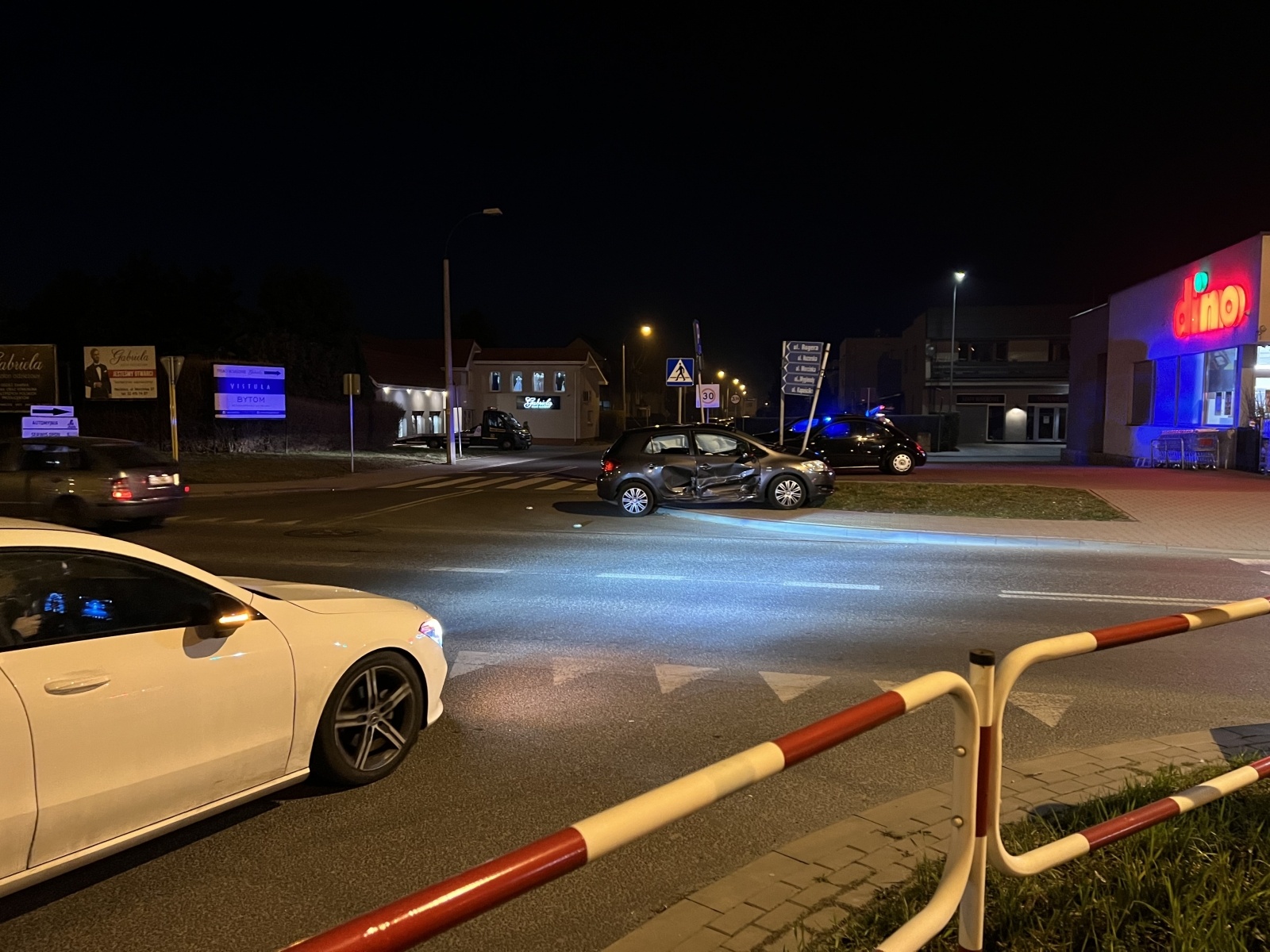 Zdjęcie w galerii na portalu naszraciborz.pl: Honda i toyota zderzyły się na Ostrogu wiadomości z regionu