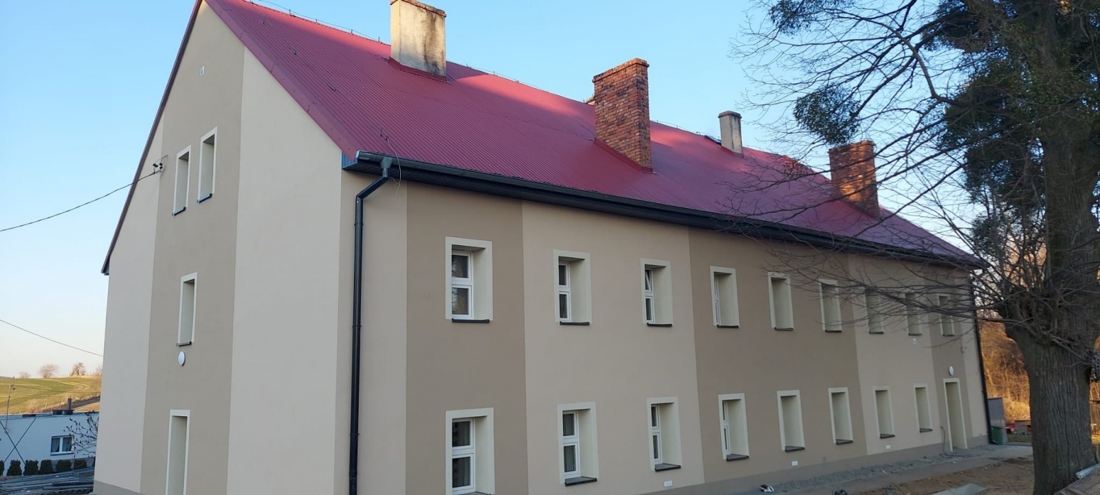 Zdjęcie w galerii na portalu naszraciborz.pl: Termomodernizacja budynku komunalnego w Strzybniku na finiszu [FOTO] wiadomości z regionu