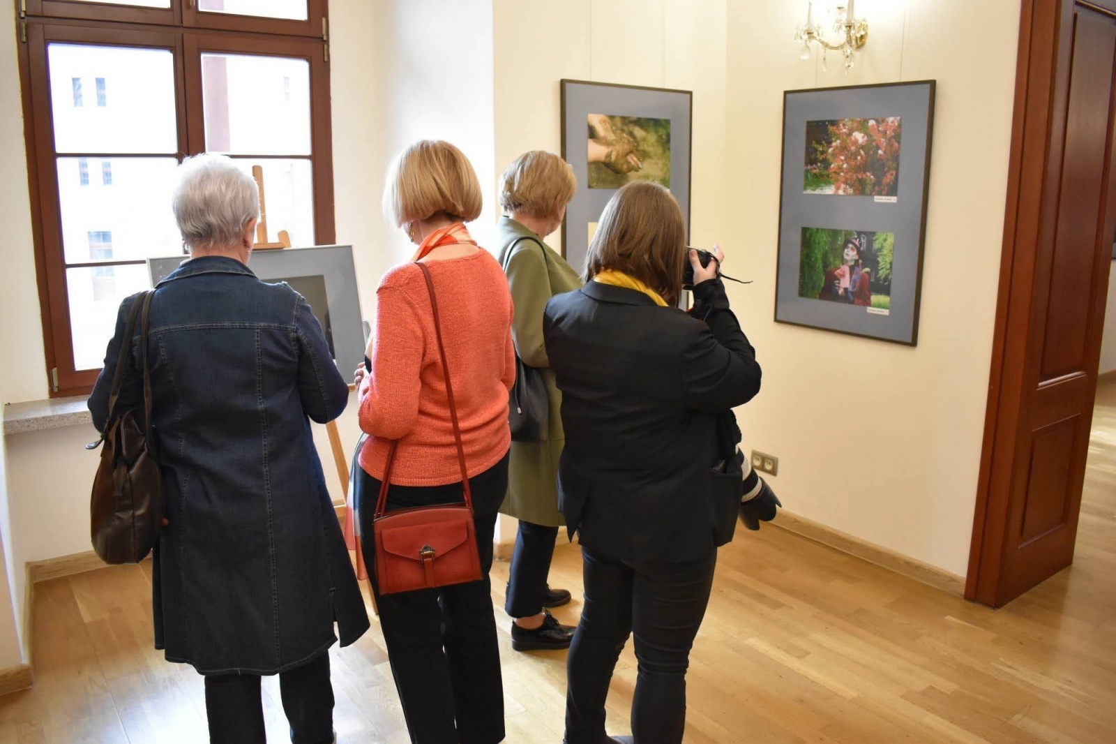 Zdjęcie w galerii na portalu naszraciborz.pl: Finisaż wystawy pt. Przysłowia mądrością narodu wiadomości z regionu