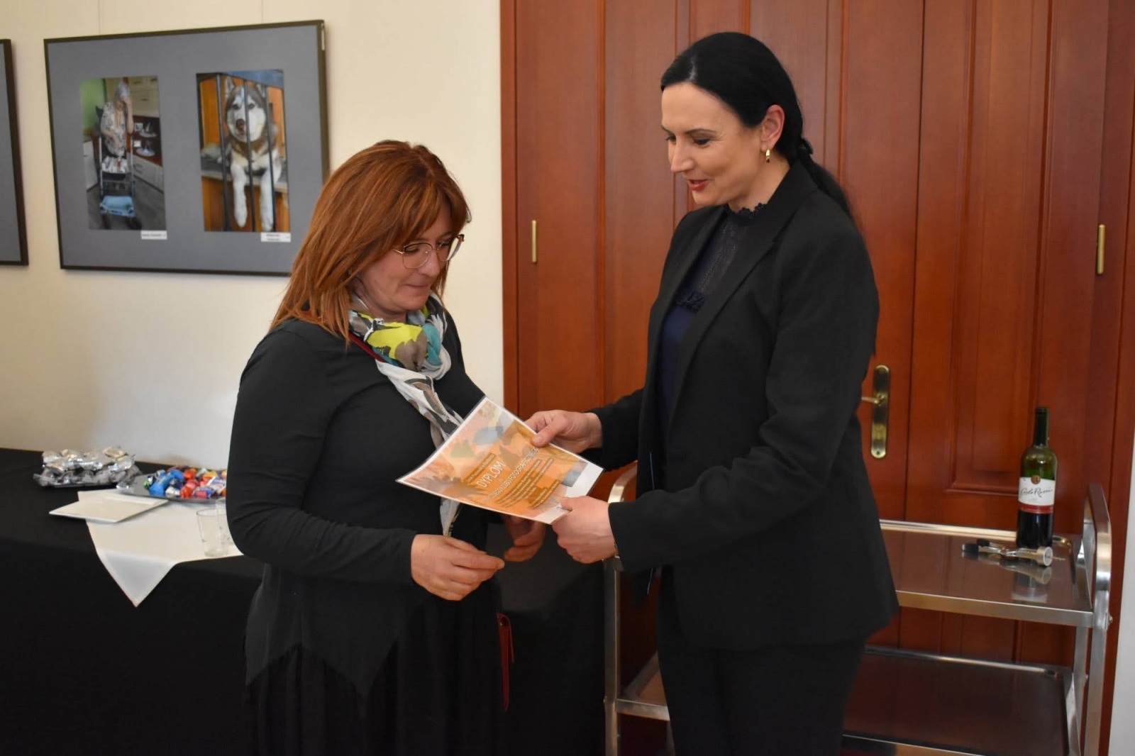 Zdjęcie w galerii na portalu naszraciborz.pl: Finisaż wystawy pt. Przysłowia mądrością narodu wiadomości z regionu