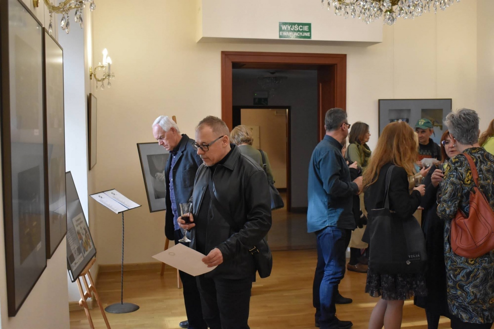 Zdjęcie w galerii na portalu naszraciborz.pl: Finisaż wystawy pt. Przysłowia mądrością narodu wiadomości z regionu