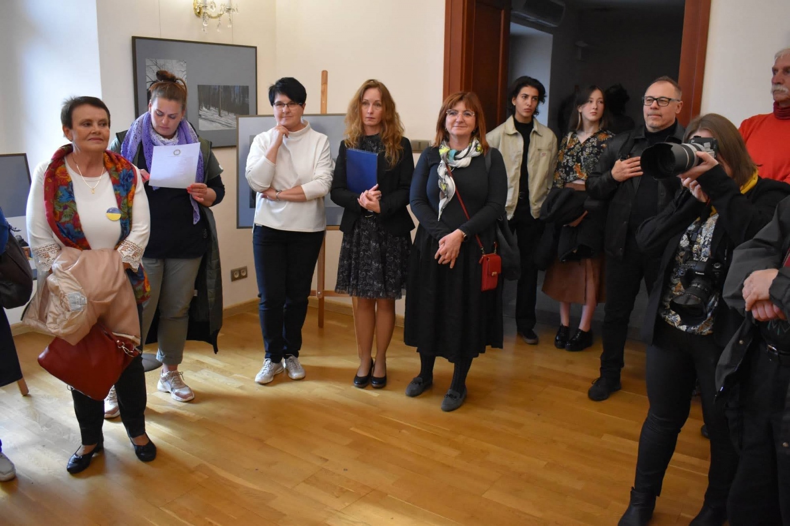 Zdjęcie w galerii na portalu naszraciborz.pl: Finisaż wystawy pt. Przysłowia mądrością narodu wiadomości z regionu