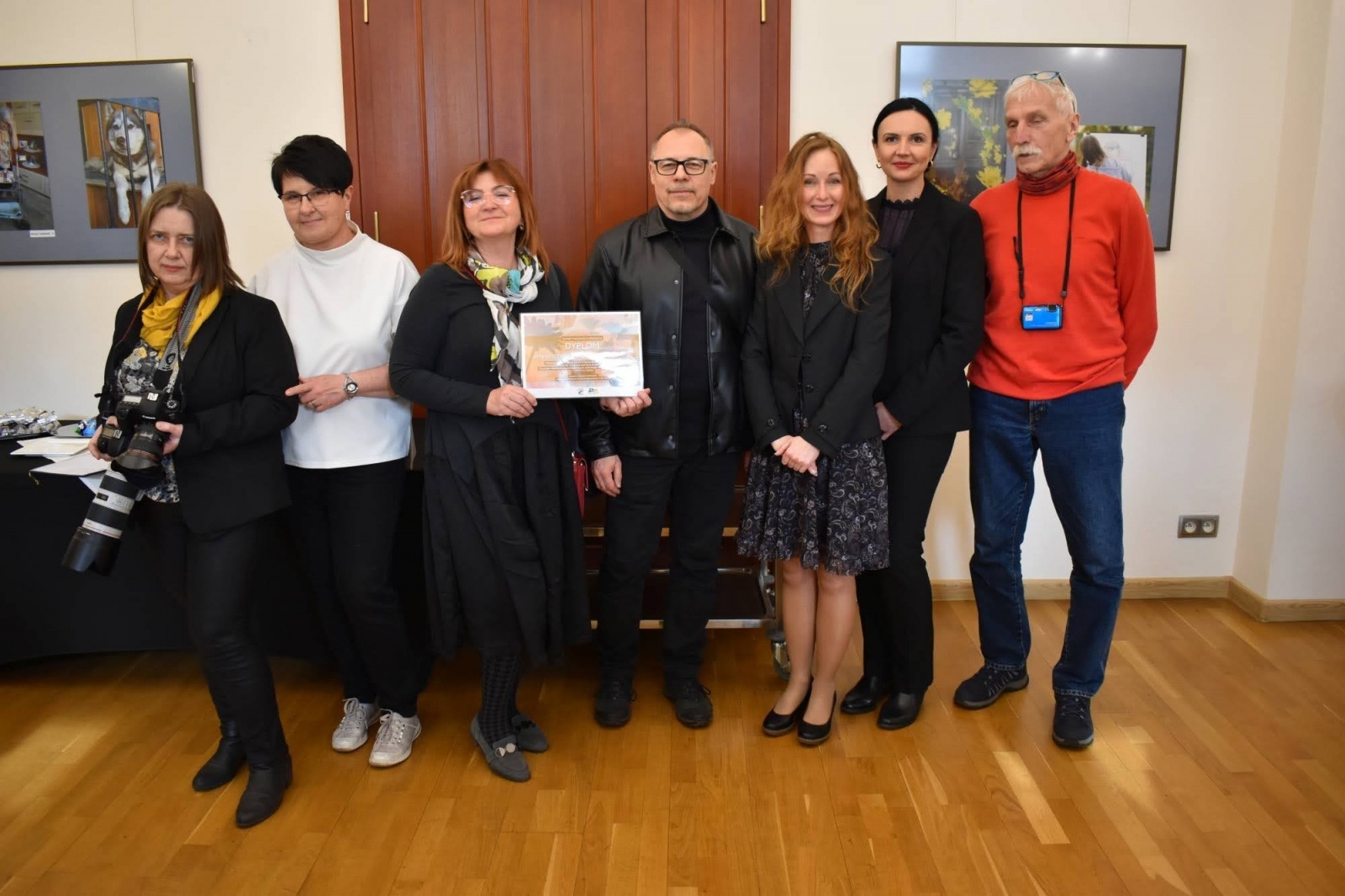 Zdjęcie w galerii na portalu naszraciborz.pl: Finisaż wystawy pt. Przysłowia mądrością narodu wiadomości z regionu