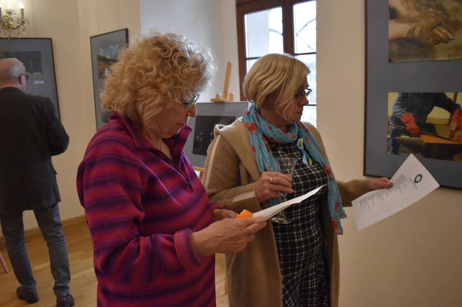 Zdjęcie w galerii na portalu naszraciborz.pl: Finisaż wystawy pt. Przysłowia mądrością narodu wiadomości z regionu