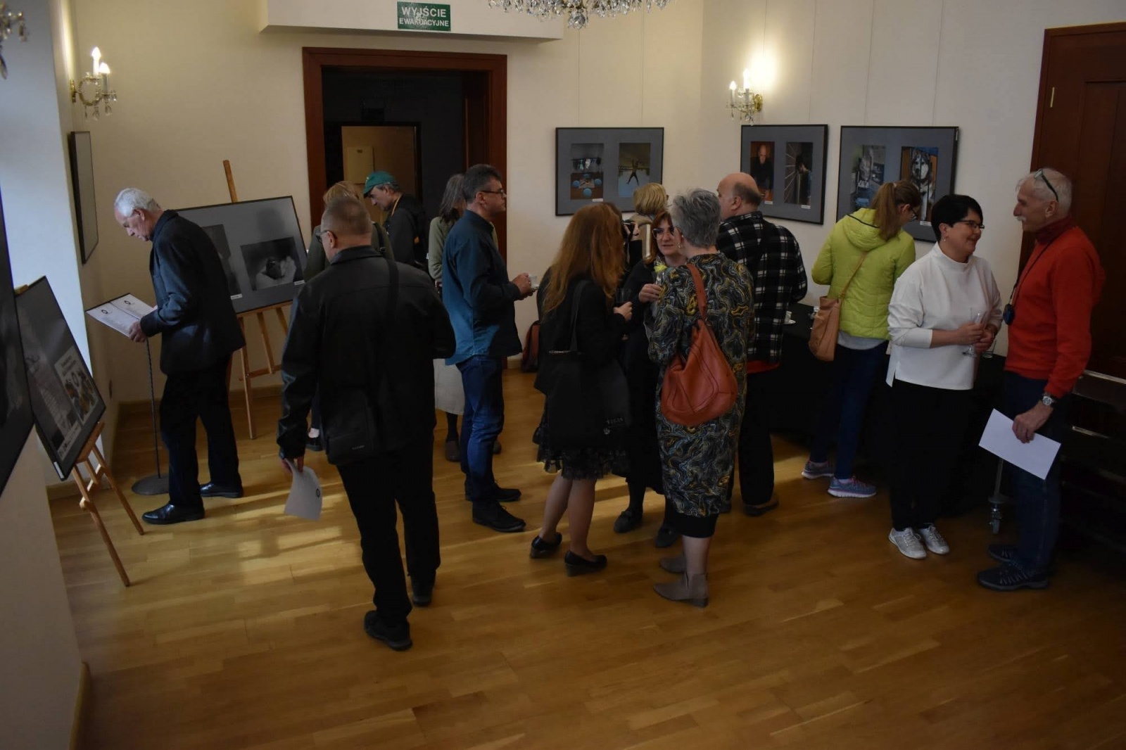 Zdjęcie w galerii na portalu naszraciborz.pl: Finisaż wystawy pt. Przysłowia mądrością narodu wiadomości z regionu