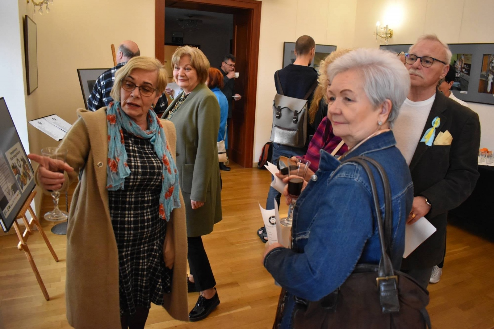 Zdjęcie w galerii na portalu naszraciborz.pl: Finisaż wystawy pt. Przysłowia mądrością narodu wiadomości z regionu