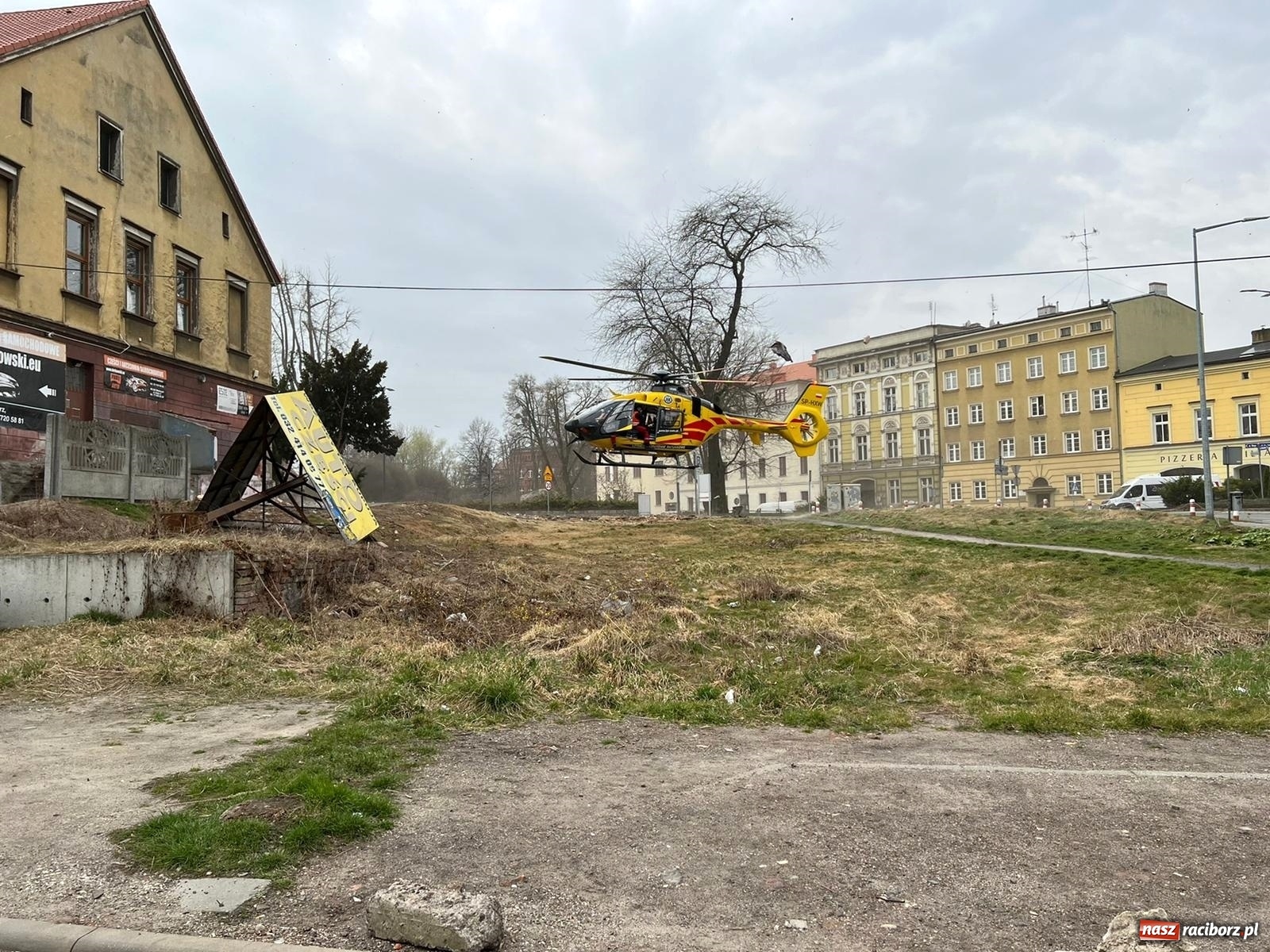 Zdjęcie w galerii na portalu naszraciborz.pl: Zdarzenie na Rzeźniczej. W akcji śmigłowiec LPR [FOTO i WIDEO] wiadomości z regionu
