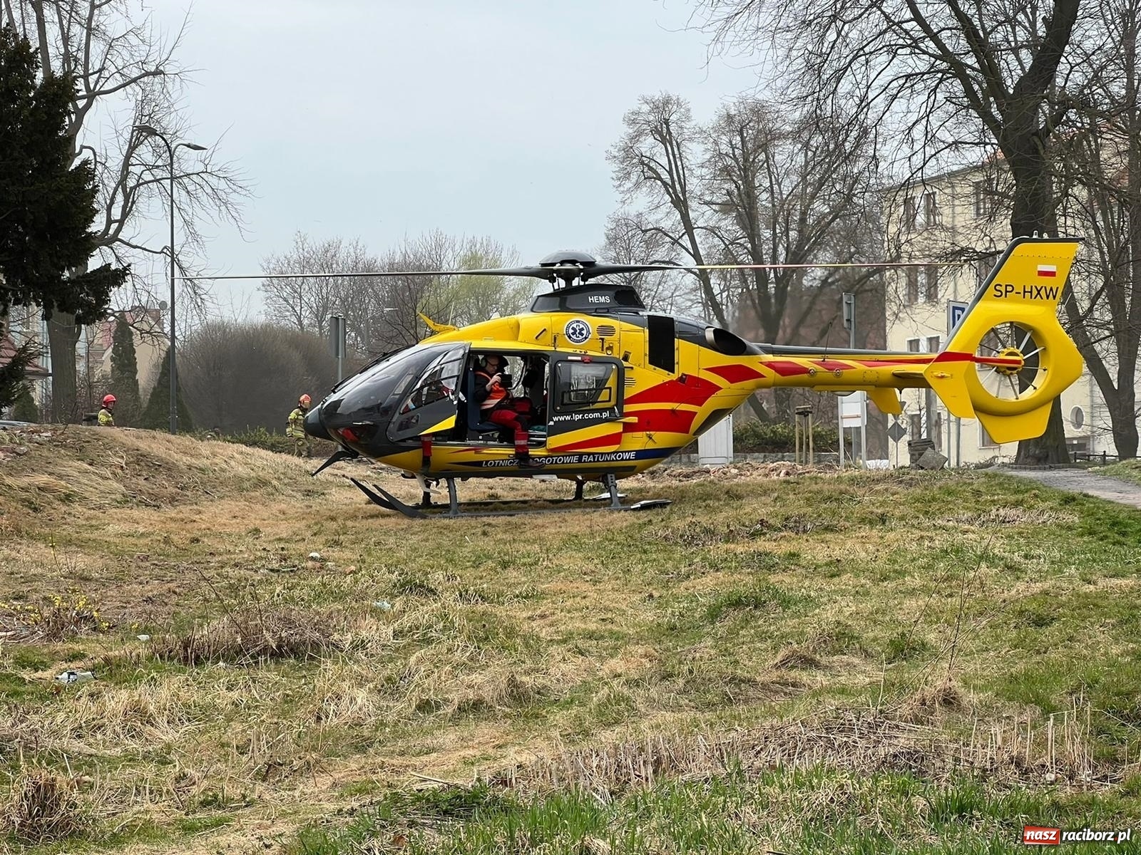 Zdjęcie w galerii na portalu naszraciborz.pl: Zdarzenie na Rzeźniczej. W akcji śmigłowiec LPR [FOTO i WIDEO] wiadomości z regionu