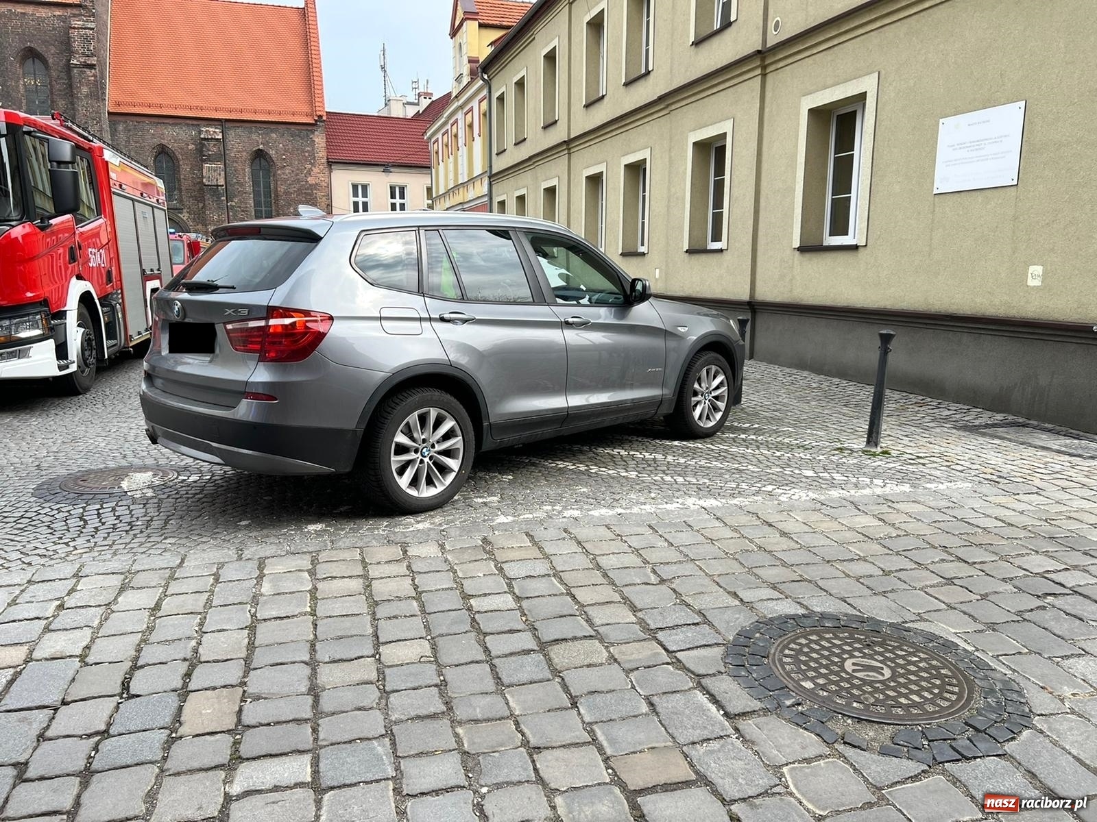 Zdjęcie w galerii na portalu naszraciborz.pl: Zdarzenie na Rzeźniczej. W akcji śmigłowiec LPR [FOTO i WIDEO] wiadomości z regionu