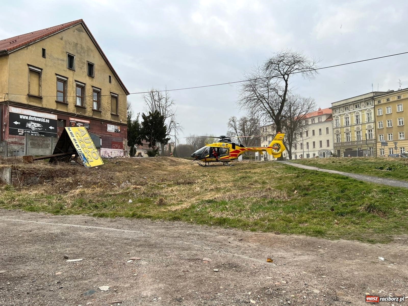 Zdjęcie w galerii na portalu naszraciborz.pl: Zdarzenie na Rzeźniczej. W akcji śmigłowiec LPR [FOTO i WIDEO] wiadomości z regionu