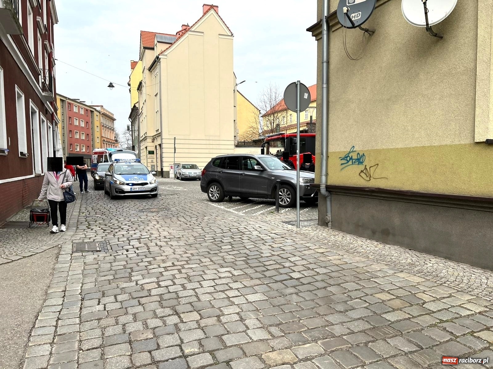 Zdjęcie w galerii na portalu naszraciborz.pl: Zdarzenie na Rzeźniczej. W akcji śmigłowiec LPR [FOTO i WIDEO] wiadomości z regionu