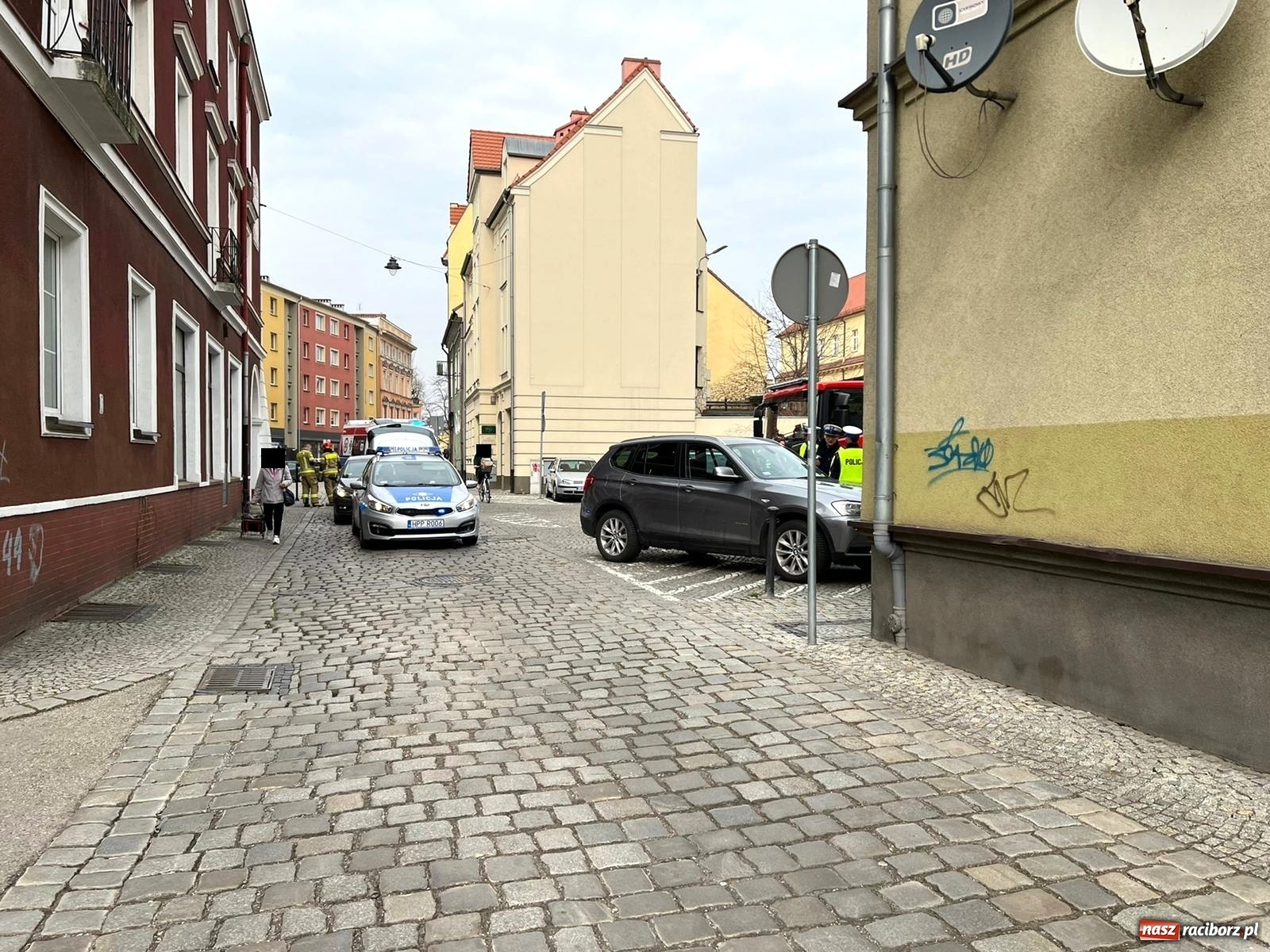 Zdjęcie w galerii na portalu naszraciborz.pl: Zdarzenie na Rzeźniczej. W akcji śmigłowiec LPR [FOTO i WIDEO] wiadomości z regionu