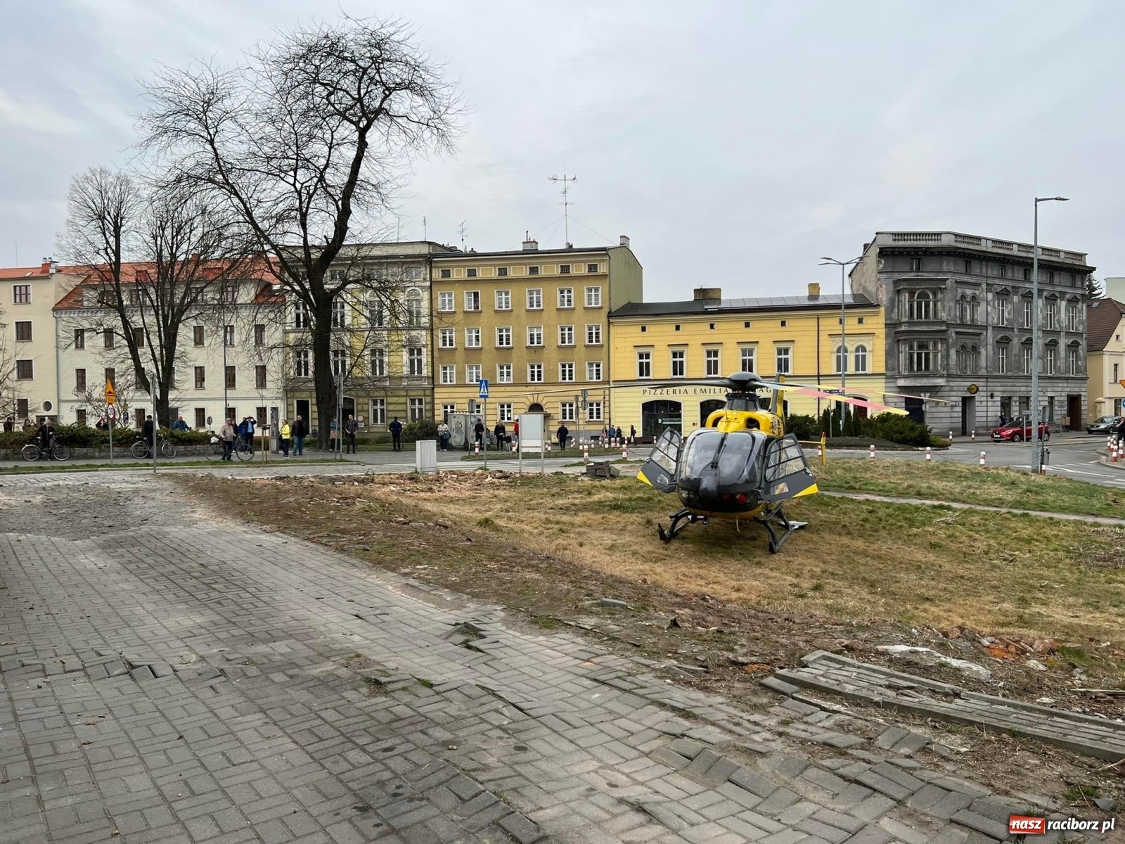 Zdjęcie w galerii na portalu naszraciborz.pl: Zdarzenie na Rzeźniczej. W akcji śmigłowiec LPR [FOTO i WIDEO] wiadomości z regionu