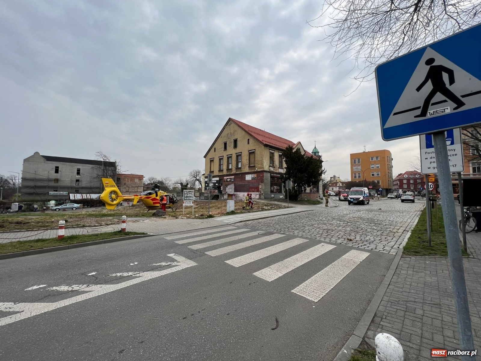 Zdjęcie w galerii na portalu naszraciborz.pl: Zdarzenie na Rzeźniczej. W akcji śmigłowiec LPR [FOTO i WIDEO] wiadomości z regionu