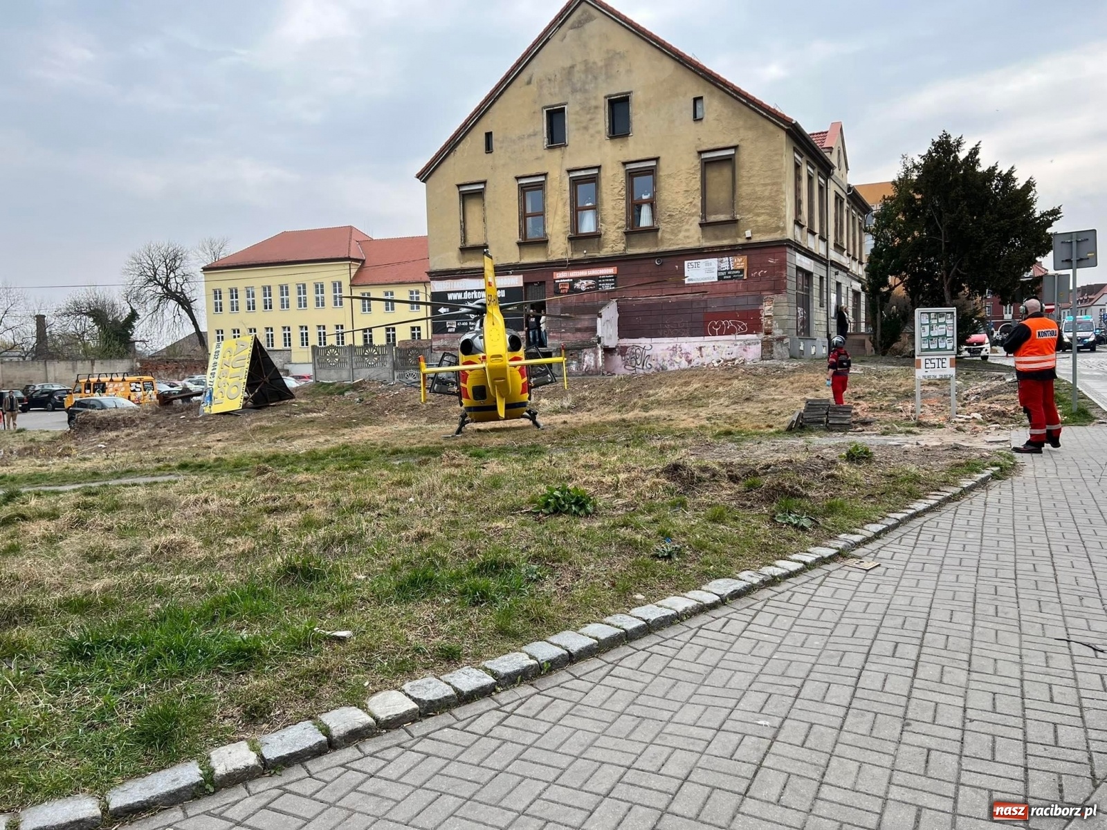Zdjęcie w galerii na portalu naszraciborz.pl: Zdarzenie na Rzeźniczej. W akcji śmigłowiec LPR [FOTO i WIDEO] wiadomości z regionu