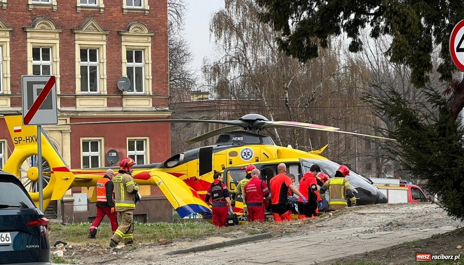 Zdjęcie w galerii na portalu naszraciborz.pl: Zdarzenie na Rzeźniczej. W akcji śmigłowiec LPR [FOTO i WIDEO] wiadomości z regionu