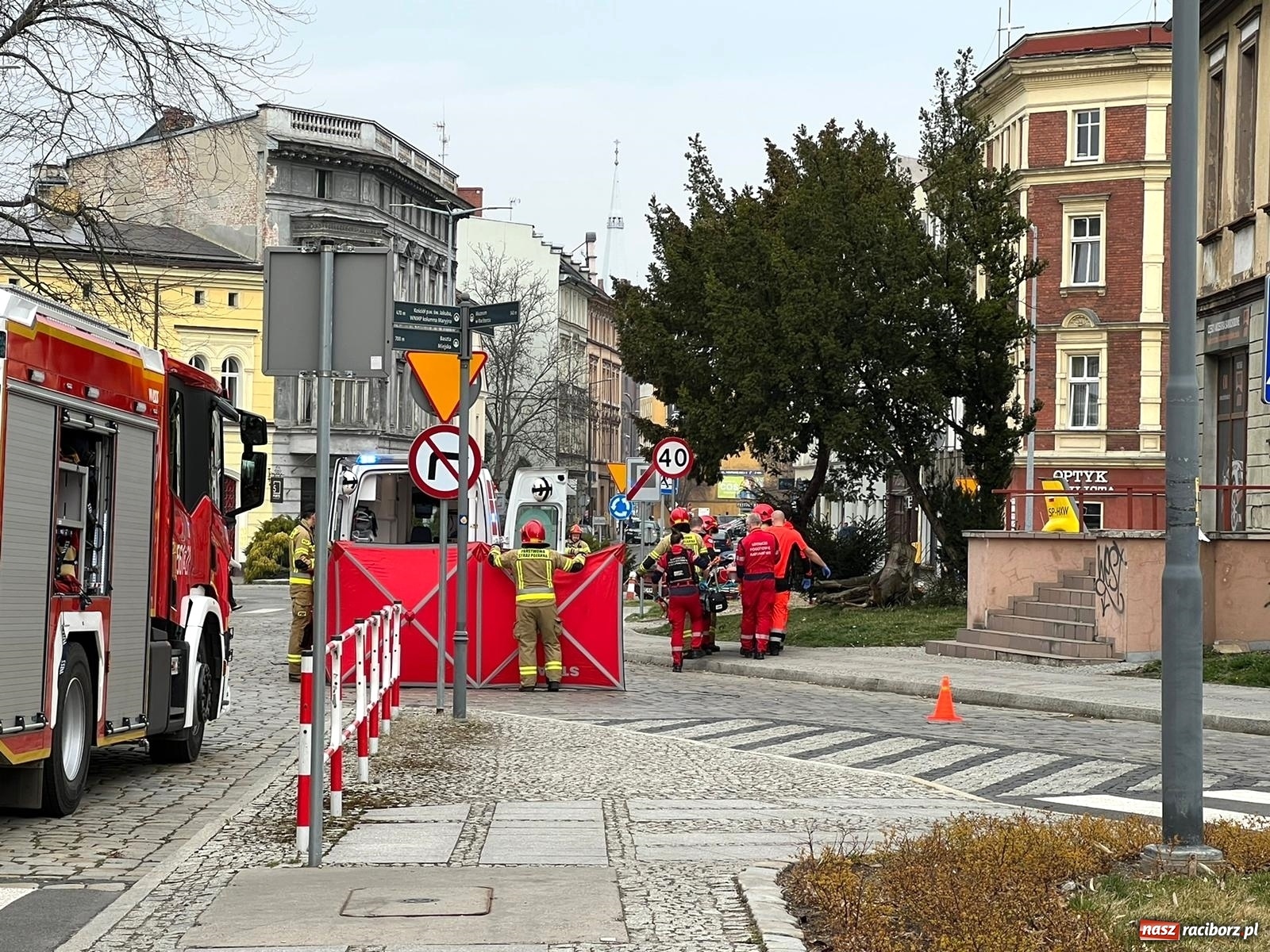 Zdjęcie w galerii na portalu naszraciborz.pl: Zdarzenie na Rzeźniczej. W akcji śmigłowiec LPR [FOTO i WIDEO] wiadomości z regionu