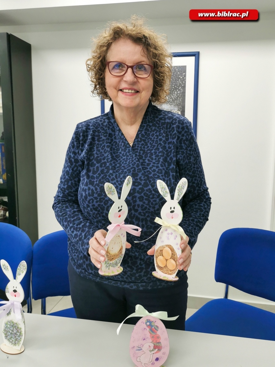 Zdjęcie w galerii na portalu naszraciborz.pl: W bibliotece wykonali zające wielkanocne metodą decoupage wiadomości z regionu